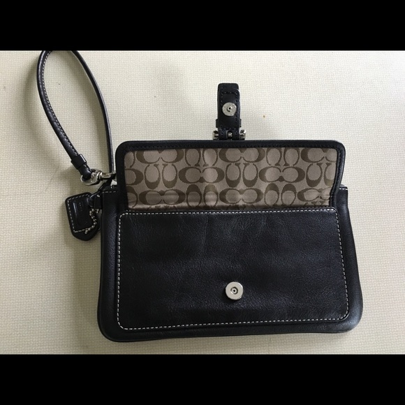 Coach Handbags - Coach Wristlet